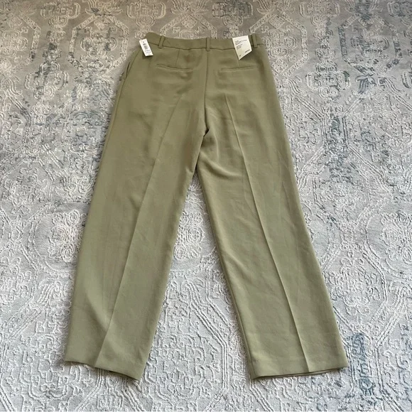 Aritzia Effortless Pant Crepette in Bosana Green Size 12 - Picture 3 of 6
